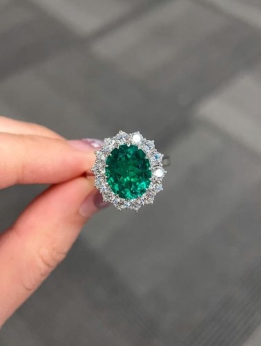 Anello con smeraldo colombiano