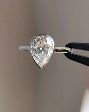 2CT Pear-Cut VVS1 Moissanite