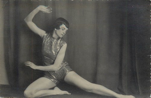 B531 leggy rumena - , acrobata
