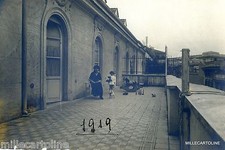 BAMBINI E GIOCATTOLI :   BAMBINA  E CAVALLO A DONDOLO -FOTO PRIVATA 1919