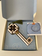 Egan Chiave, Ceramica, Avorio