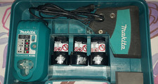 Makita DF330D valigetta, 3 batterie 10.8V, caricabatterie, corpo guasto omaggio