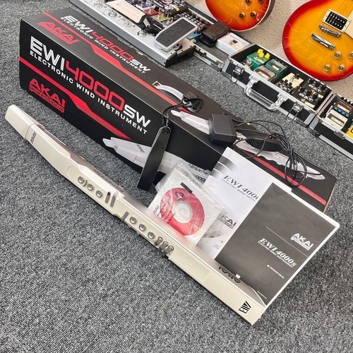 Sintetizzatore elettronico - , a