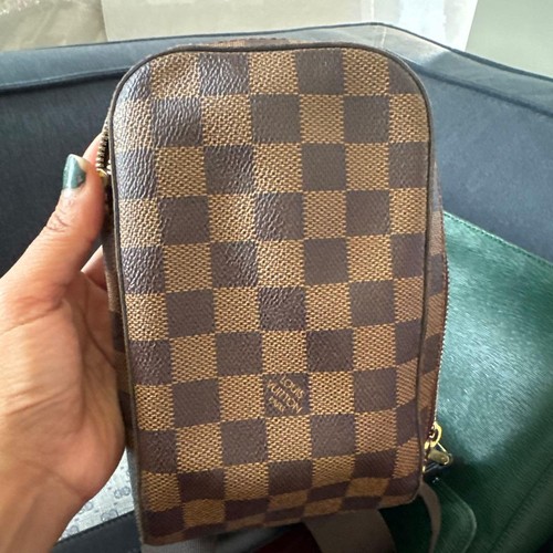 Louis vuitton damier - louis, ebene
