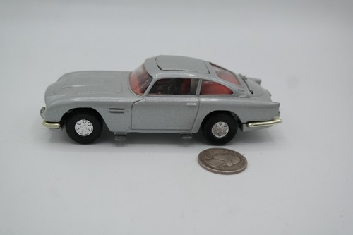 2000 corgi aston - aston, martin