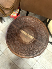 Tavolino etnico in legno intagliato