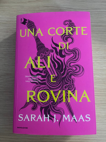 Una corte ali - "una, rovina"