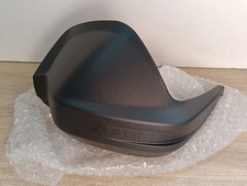 UN CACHE PROTEGE MAIN GAUCHE