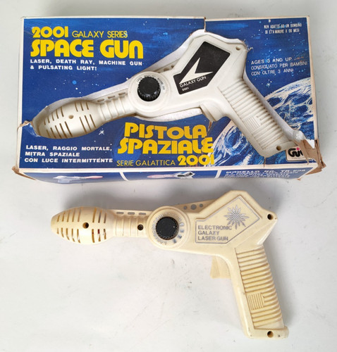 Pistola spaziale 2001 - 2001, serie