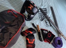 Kit Completo Arti Marziali casco, griglia, guantini , bastoni allenamento, etc.