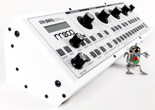 MOOG Slim Phatty White Edition
