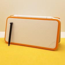 New Nintendo 2DS XL Bianco Arancione Con caricatore  ?- Fast Shipping?