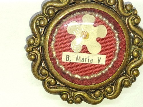 Antico reliquiario cattolico