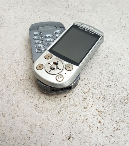 Sony ericsson s700i sidekick - sony,