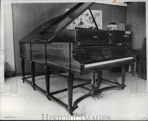 1982 press photo piano - 1982,