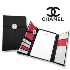 Chanel Agenda con la matita