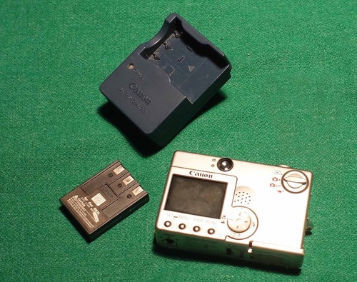 Canon ixus 2mp compact - 30,