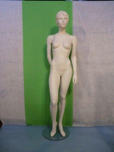 Manichino vetrina bambola - vetrina,