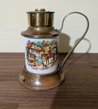 Lume a Olio in Porcellana e metallo con immagine di caccia priva di paralume