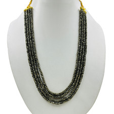 Collana artigianale con pietre