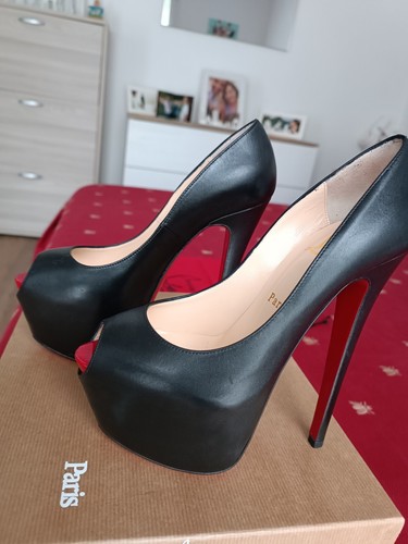 Christian louboutin pumps - christian,