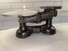 Antica bilancia bilancia inglese Avery da cucina in ghisa 16 libbre.