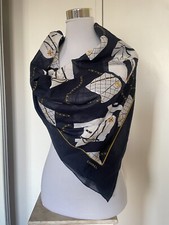 CHANEL Maxi Carré Foulard En