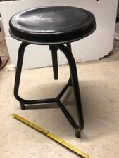 antico sgabello d'epoca in