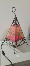 Lampada da tavolo etnica, marocchina, rossa. Misure 28cm x 28cm h.48cm