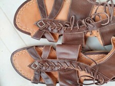 Sandalo con fascia alla