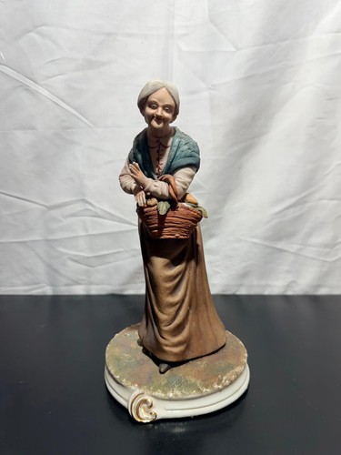 Statuetta porcellana - in,