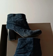 Stivaletti Scamosciati Blu Con Tacco.