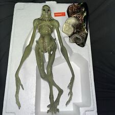Fewture Model Alien Neonato