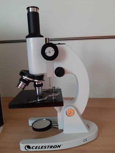Microscopio celestron modello