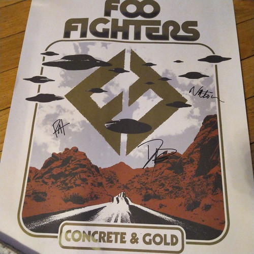 Signed foo fighters - -, concrete