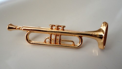 Pre owned trumpet - pre-owned, pin