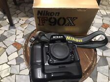 Nikon F90X in buone condizioni perfettamente funzionante con impugnatura MB-10