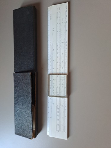 Regolo calcolatore vintage per