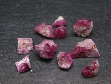 Bel lotto di 10 cristalli di