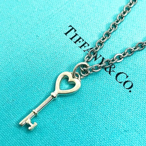 Collana con ciondolo - , chiave