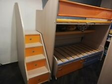 Letto a soppalco Moretti Compact con gradini contenitori.