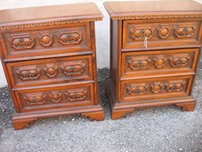 COPPIA COMODINI STILE NEO-RINASCIMENTO MA EPOCA 1970 - NOCE MASSELLO  3 CASSETTI