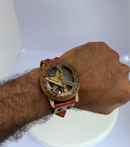 Orologio con bussola meridiana