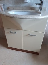 mobile bagno con lavabo , specchio,mensola e armadio separato. 