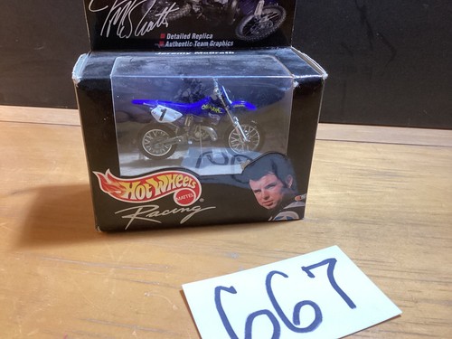 Hot wheels moto core - hot, x