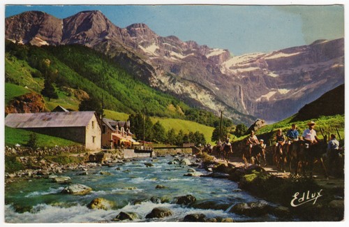 Gavarnie caravan on - gavarnie,