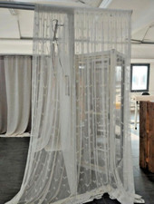 Tenda bianca trasparente in