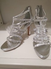 Sandali con tacco stile diamante.