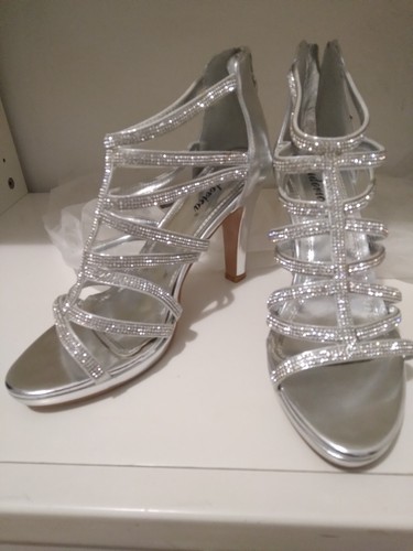 Sandali con tacco - , stile