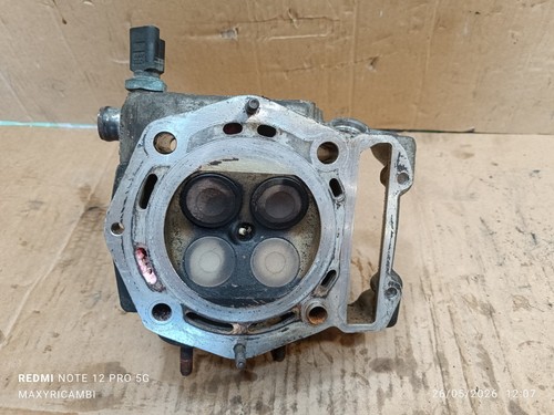 Testata con valvole per - testata,